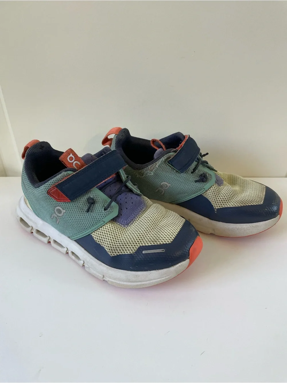 Kids On Cloud Play Running Shoes in Mint, Navy & Coral, kids size 11.5